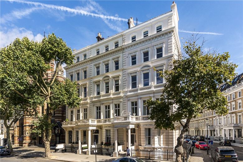 3 bedroom flat, Queens Gate, South Kensington SW7 - Available