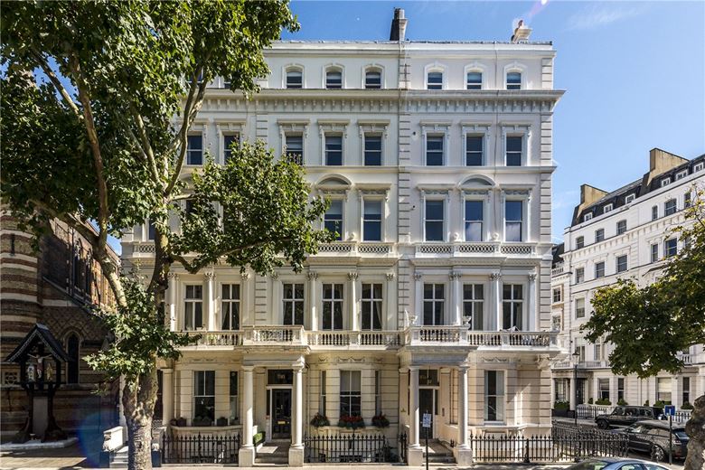 3 bedroom flat, Queens Gate, South Kensington SW7 - Available