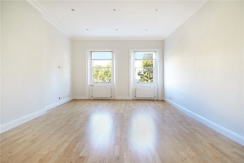 3 bedroom flat, Queens Gate, South Kensington SW7 - Available