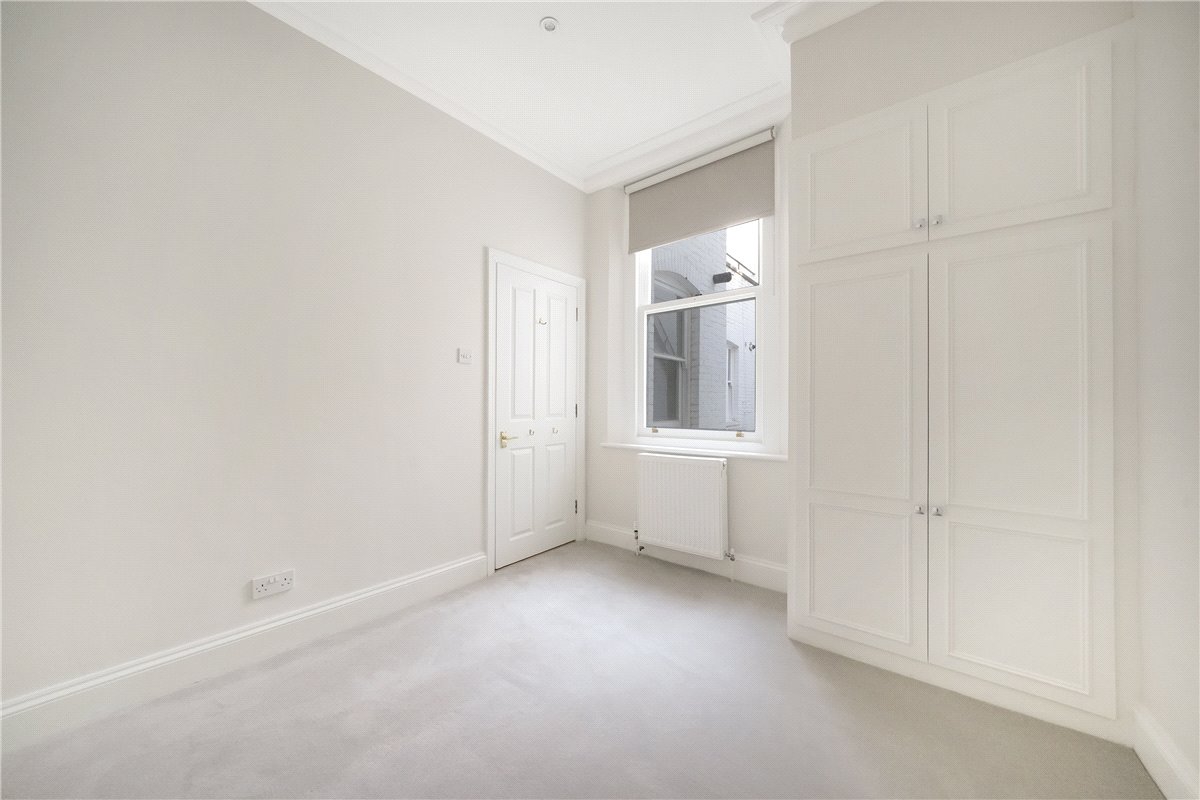3 bedroom flat, Queens Gate, South Kensington SW7 - Available