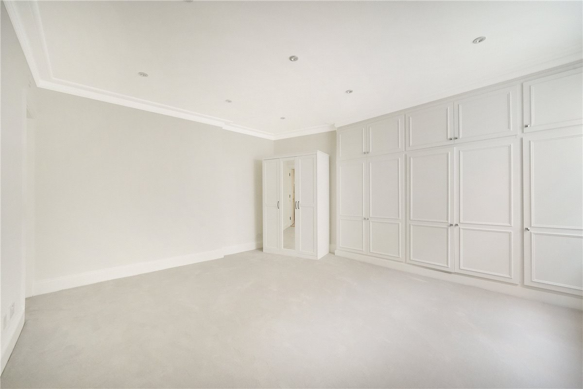 3 bedroom flat, Queens Gate, South Kensington SW7 - Available