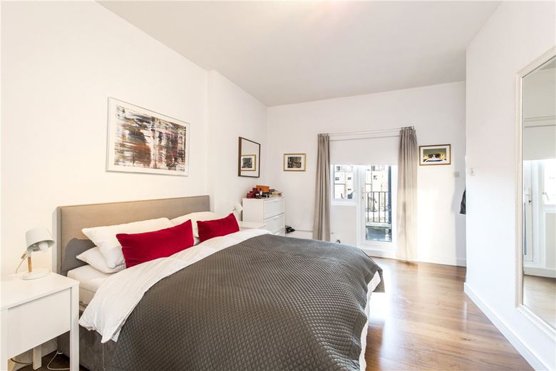 2 bedroom flat, Ovington Square, London SW3 - Available