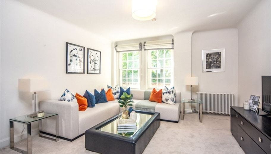 2 bedroom flat, Fulham  Road, Chelsea SW3 - Available