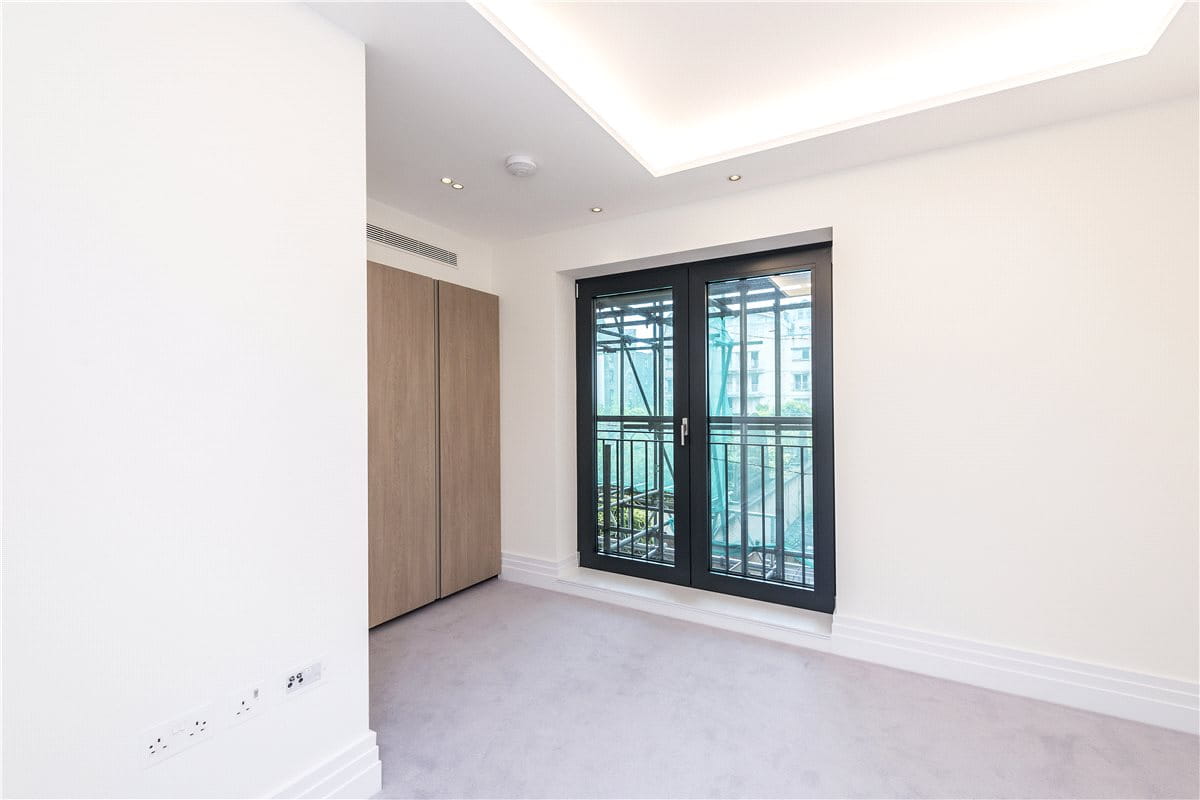 2 bedroom flat, Kensington Gardens Square, Bayswater W2 - Available