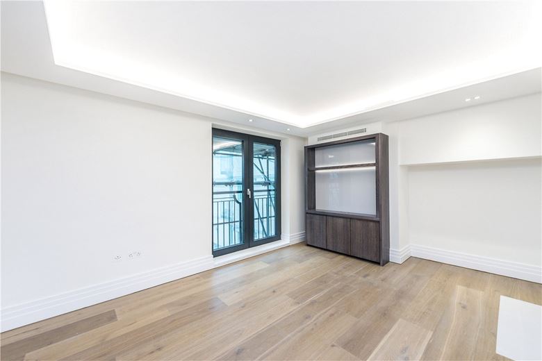 2 bedroom flat, Kensington Gardens Square, Bayswater W2 - Available