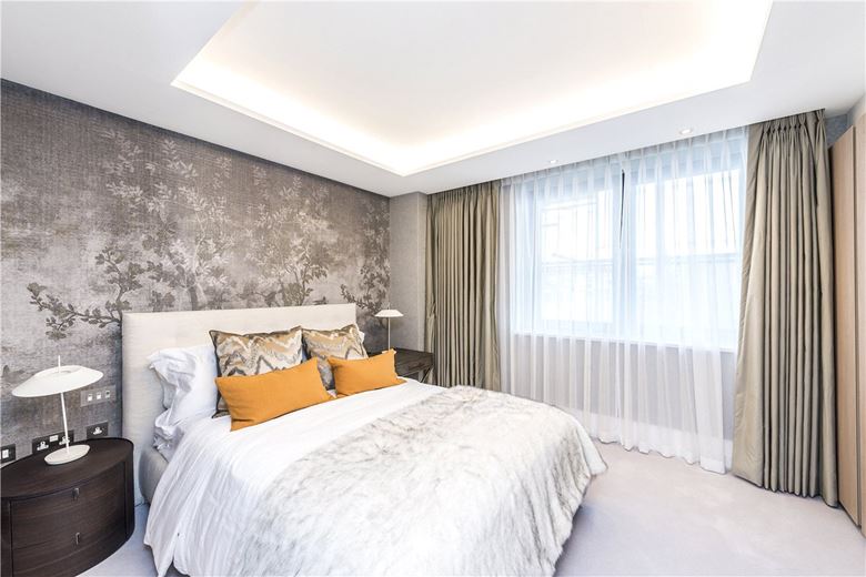 2 bedroom flat, Kensington Gardens Square, Bayswater W2 - Available