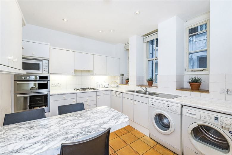 2 bedroom flat, Lincoln House, Basil Street SW3 - Available