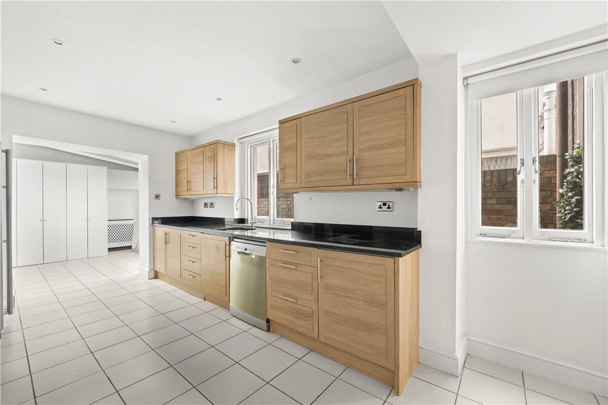 4 bedroom house, Donne Place, Chelsea SW3 - Available