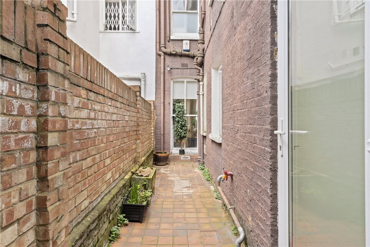 4 bedroom house, Donne Place, Chelsea SW3 - Available