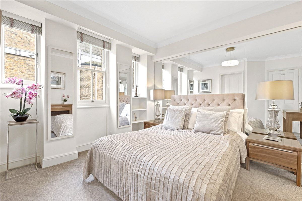 2 bedroom flat, Lincoln House, Basil Street SW3 - Available