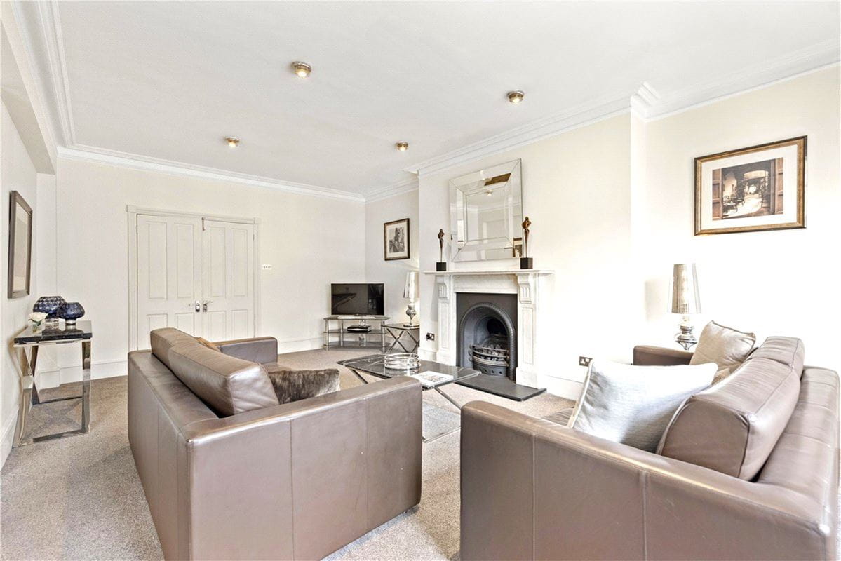 2 bedroom flat, Lincoln House, Basil Street SW3 - Available