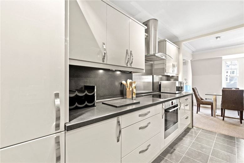 2 bedroom flat, Lincoln House, Basil Street SW3 - Available