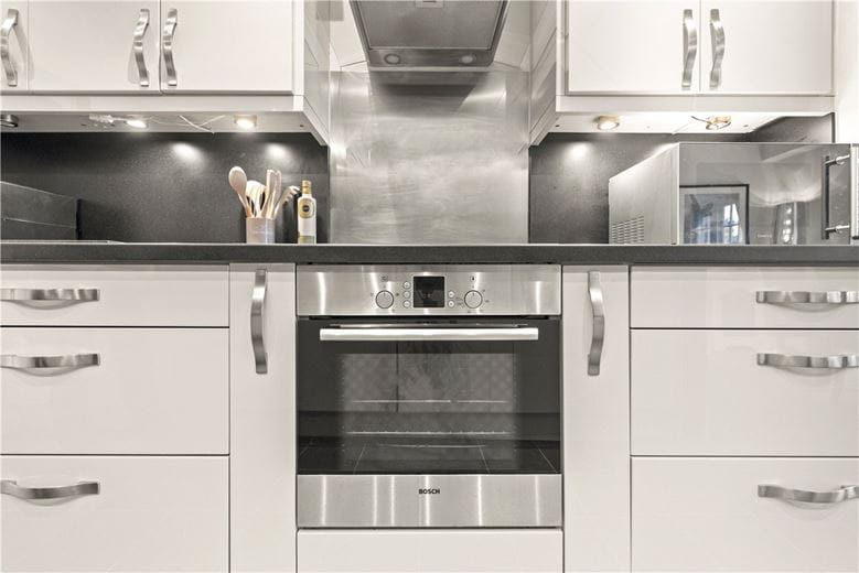 2 bedroom flat, Lincoln House, Basil Street SW3 - Available