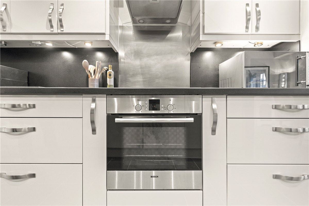 2 bedroom flat, Lincoln House, Basil Street SW3 - Available