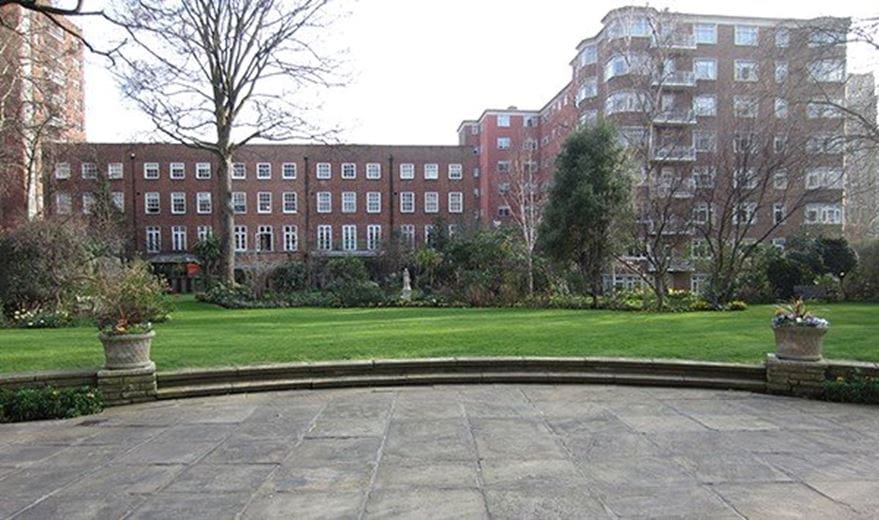 3 bedroom flat, Ennismore Gardens, London SW7 - Available