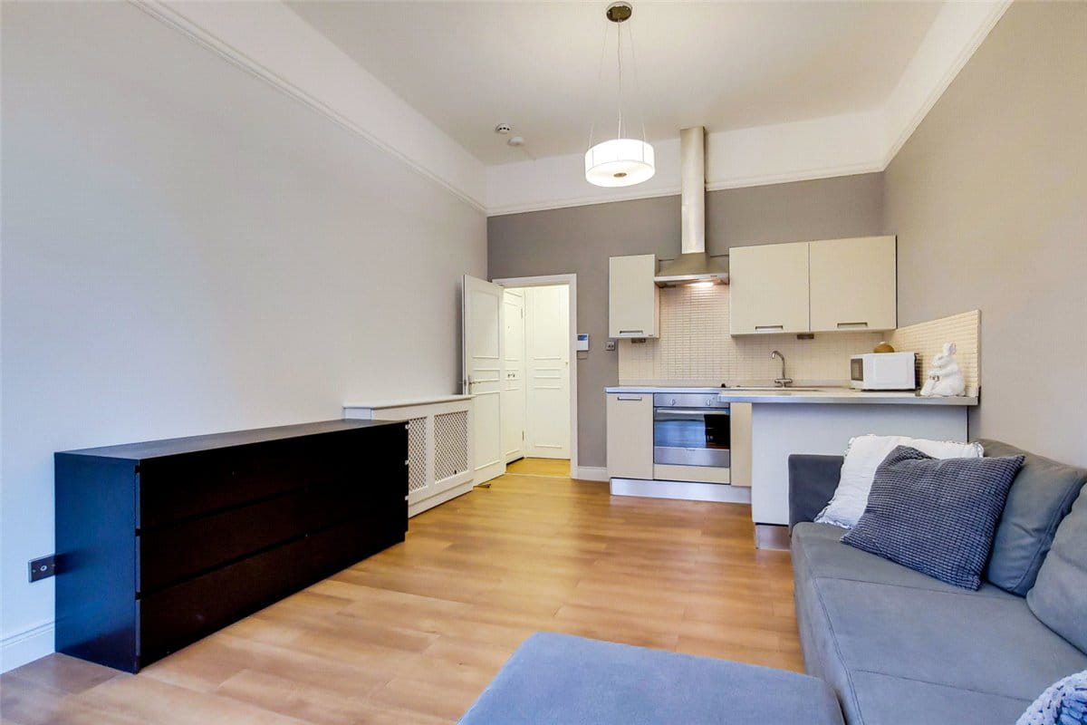 1 bedroom flat, Egerton Gardens, Knightsbridge SW3 - Available