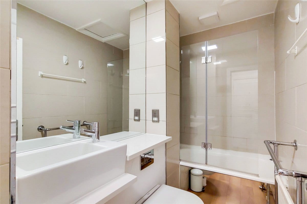 1 bedroom flat, Egerton Gardens, Knightsbridge SW3 - Available
