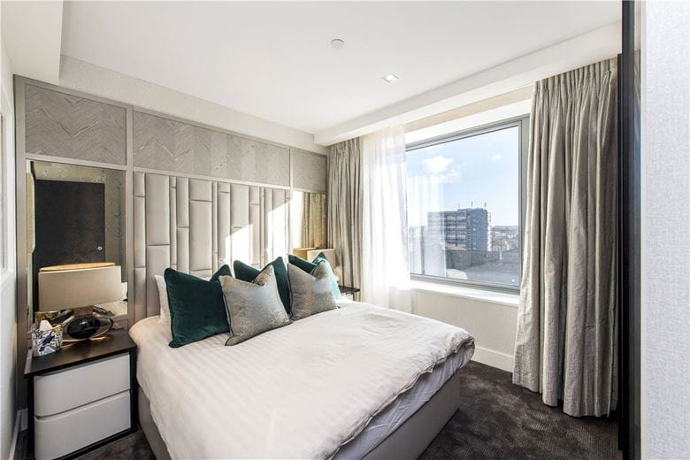 1 bedroom flat, Tower 1, Block C,, The Corniche SE1