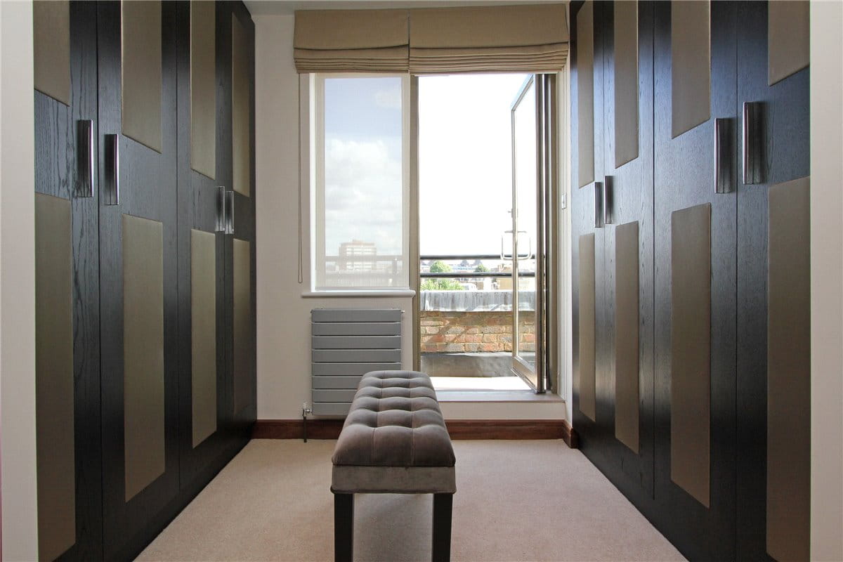 3 bedroom flat, Tarnbrook Court, 9 Holbein Place SW1W - Available