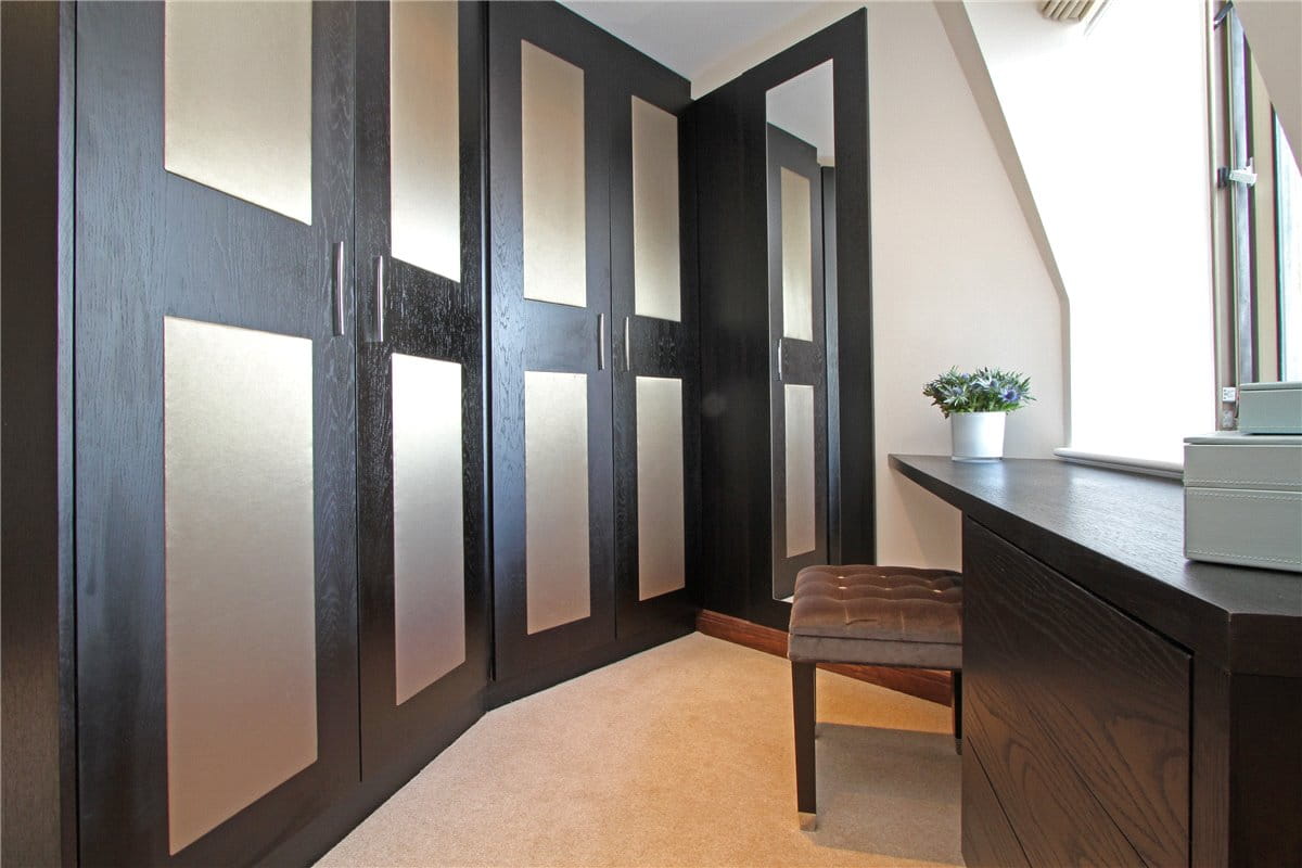 3 bedroom flat, Tarnbrook Court, 9 Holbein Place SW1W - Available