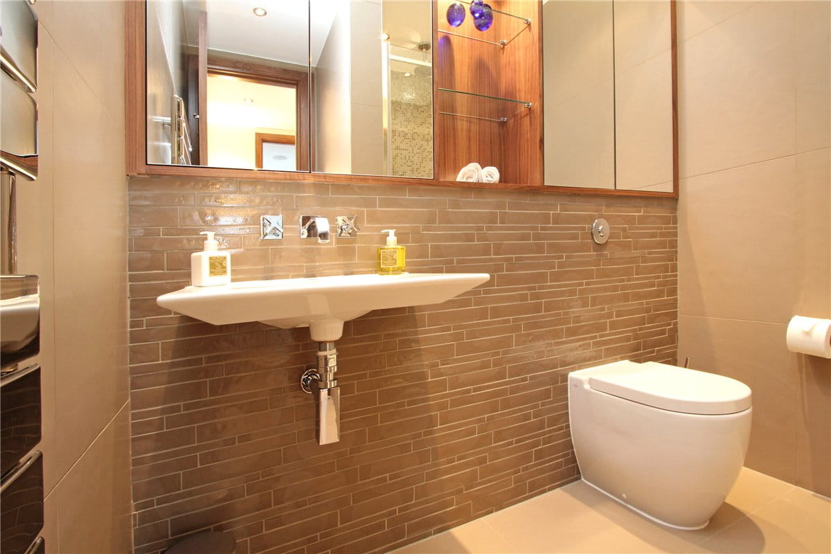 3 bedroom flat, Tarnbrook Court, 9 Holbein Place SW1W - Available