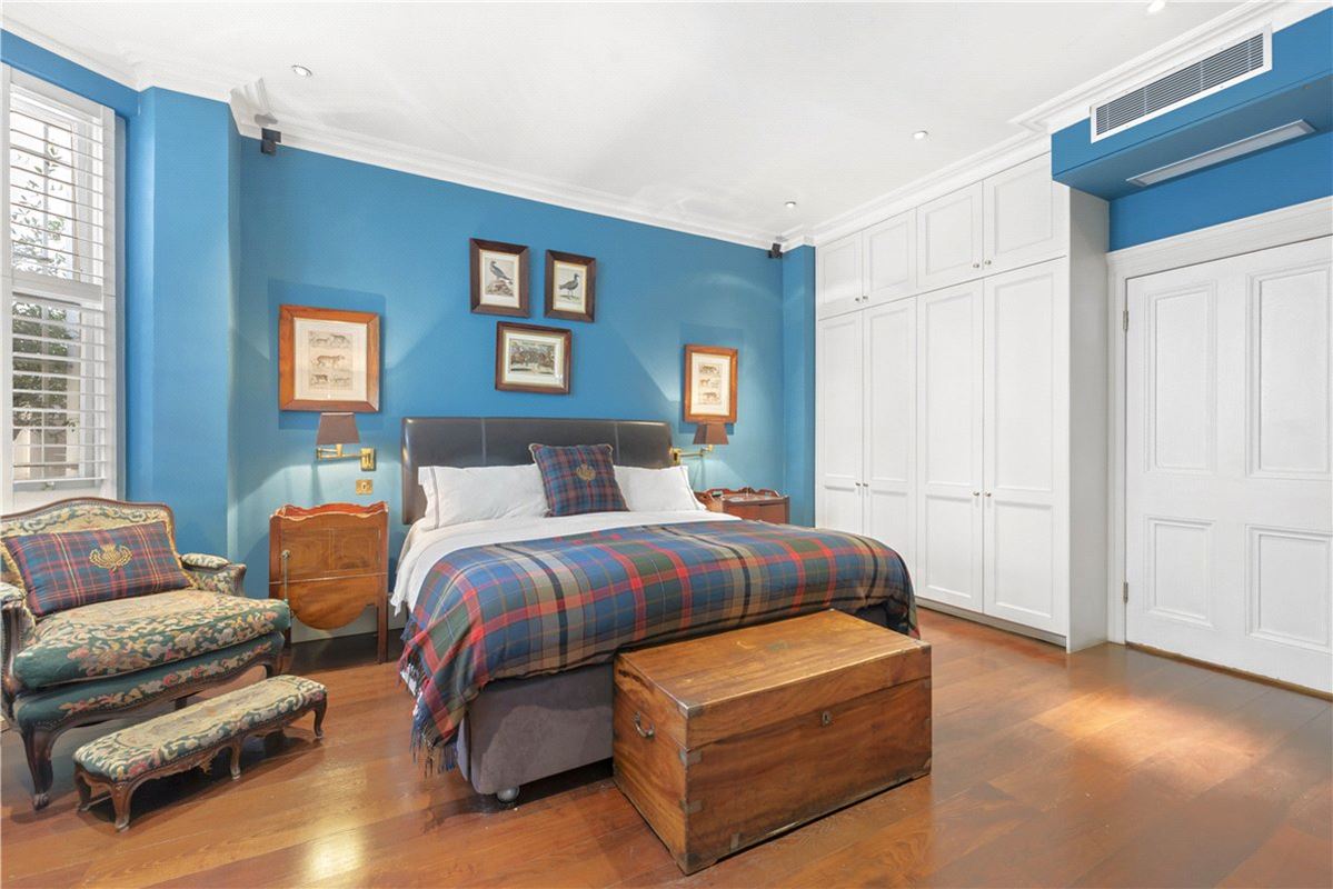 4 bedroom maisonette, Elvaston Place, South Kensington SW7 - Available