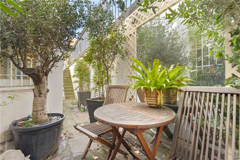 4 bedroom maisonette, Elvaston Place, South Kensington SW7 - Available