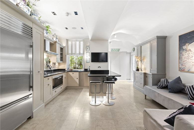 4 bedroom maisonette, Elvaston Place, London SW7 - Available