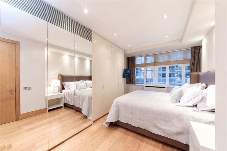 3 bedroom flat, Brompton Road, London SW3 - Available