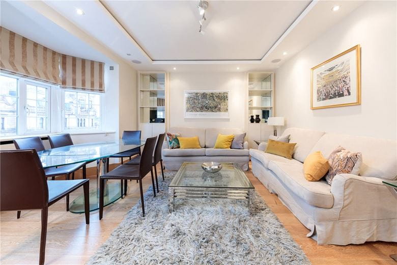 3 bedroom flat, Brompton Road, London SW3 - Available