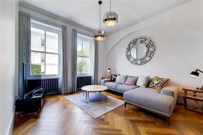 2 bedroom flat, Earl's Court Square, Earls Court SW5 - Available