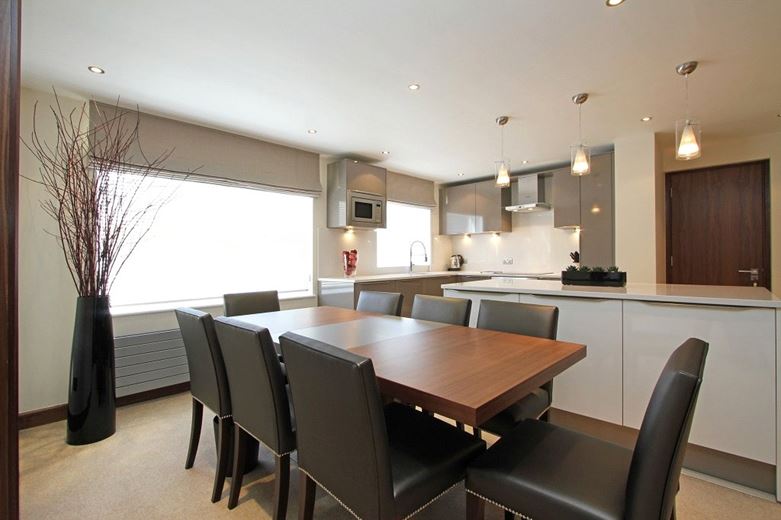 3 bedroom flat, Ennismore Gardens, London SW7 - Available