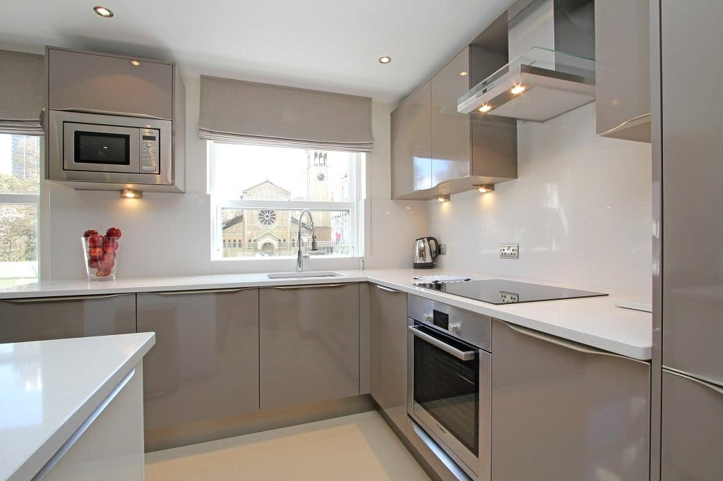 3 bedroom flat, Ennismore Gardens, London SW7 - Available