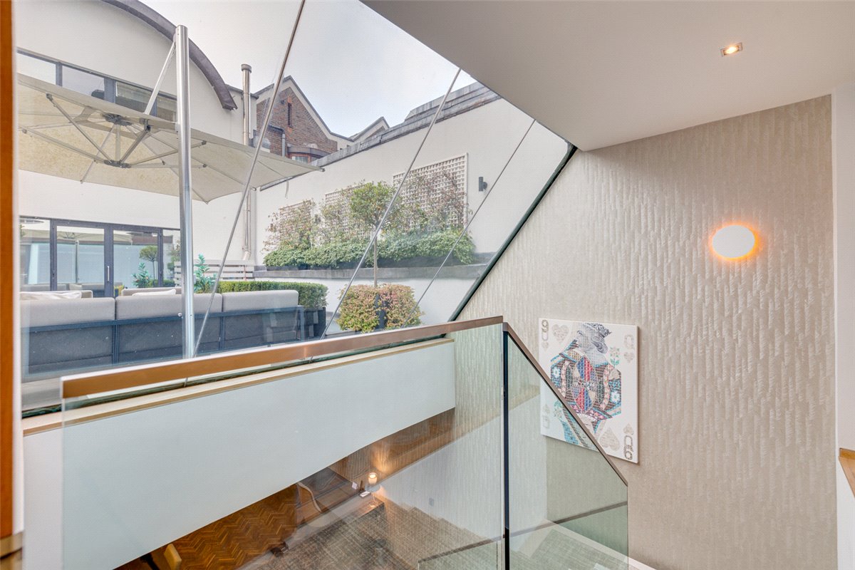4 bedroom house, Cheval Place, Knightsbridge SW7 - Available