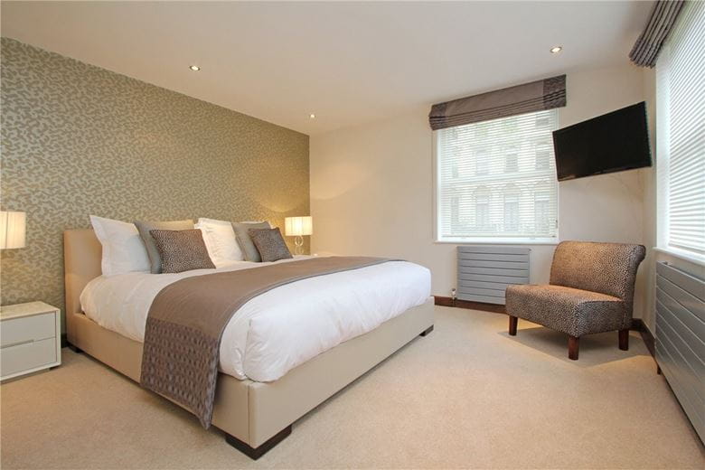 2 bedroom flat, Ennismore Gardens, London SW7 - Available