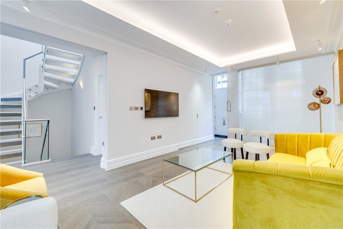 4 bedroom house, Queens Gate Mews, South Kensington SW7 - Available