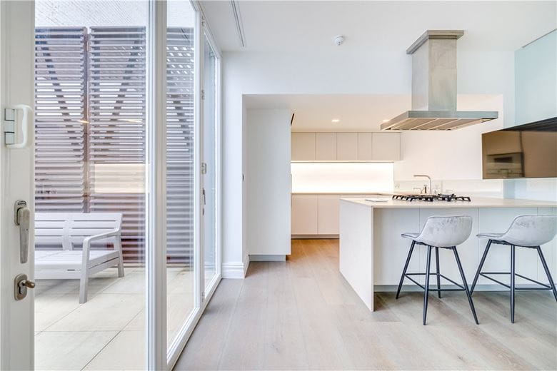 4 bedroom house, Queens Gate Mews, South Kensington SW7 - Available