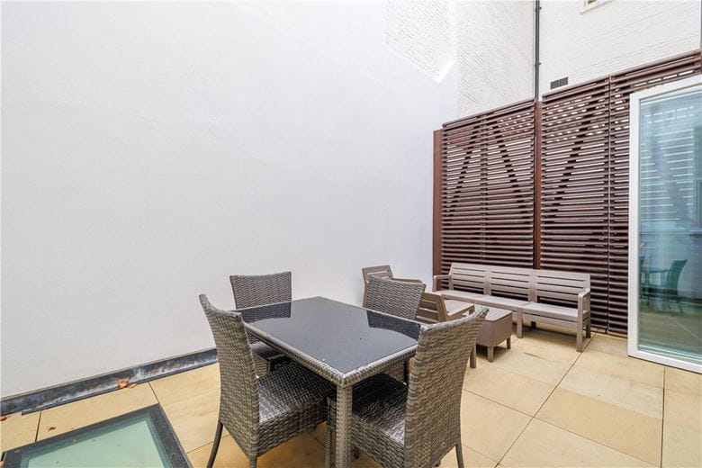 4 bedroom house, Queens Gate Mews, South Kensington SW7 - Available