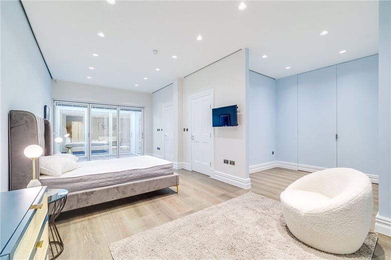 4 bedroom house, Queens Gate Mews, South Kensington SW7 - Available