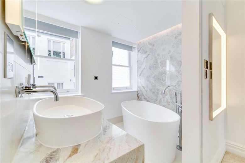 4 bedroom house, Queens Gate Mews, South Kensington SW7 - Available