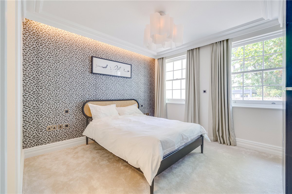 4 bedroom house, Queens Gate Mews, South Kensington SW7 - Available