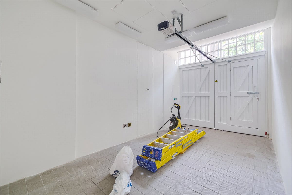 4 bedroom house, Queens Gate Mews, South Kensington SW7 - Available