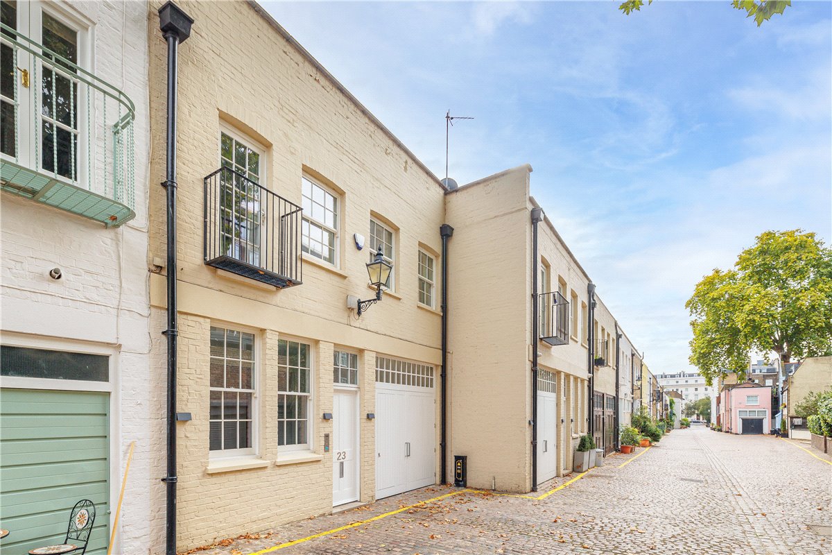 4 bedroom house, Queens Gate Mews, South Kensington SW7 - Available