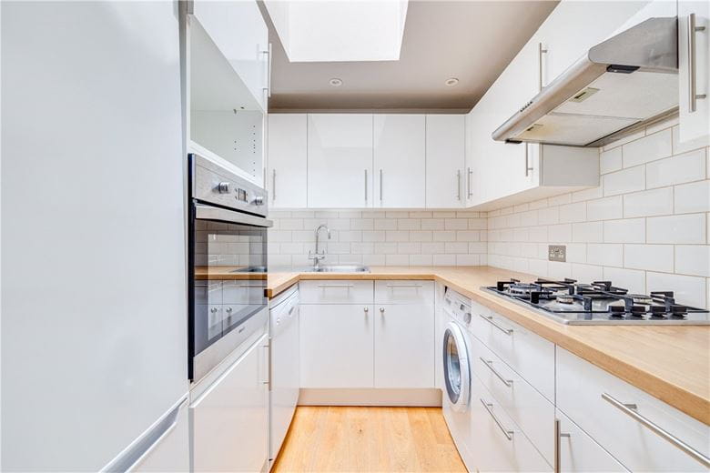 2 bedroom flat, Earls Court Square, Earls Court SW5 - Available