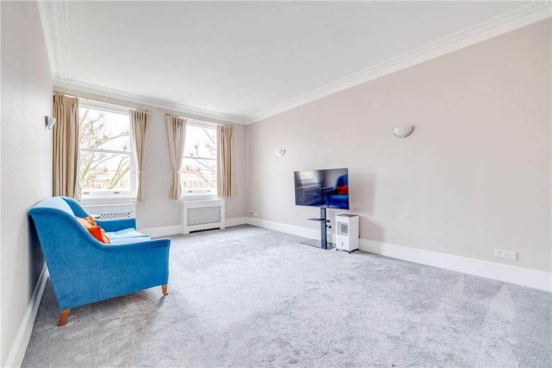 2 bedroom flat, Earls Court Square, Earls Court SW5 - Available