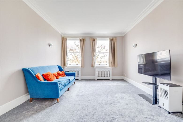 2 bedroom flat, Earls Court Square, Earls Court SW5 - Available