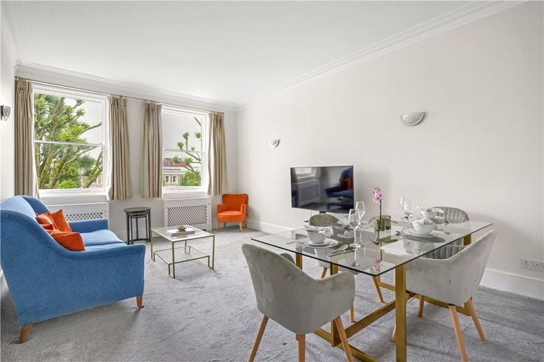 2 bedroom flat, Earls Court Square, Earls Court SW5 - Available