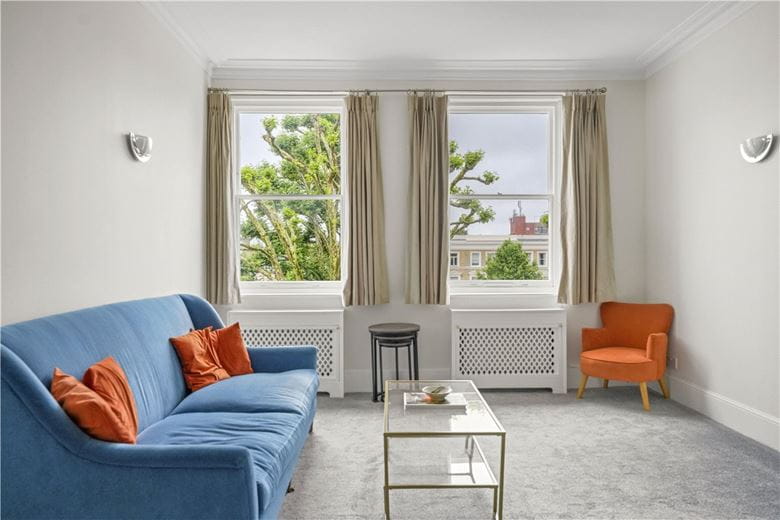 2 bedroom flat, Earls Court Square, Earls Court SW5 - Available