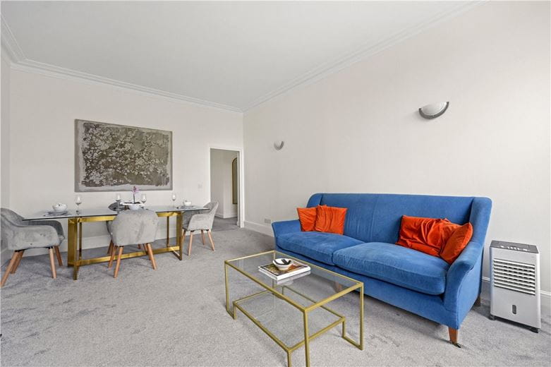 2 bedroom flat, Earls Court Square, Earls Court SW5 - Available