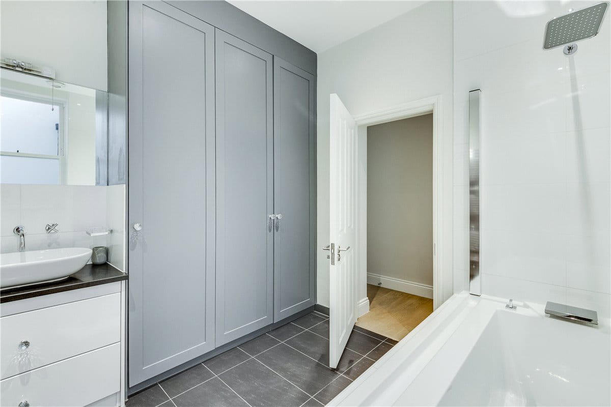 2 bedroom flat, Queen's Gate, South Kensington SW7 - Available